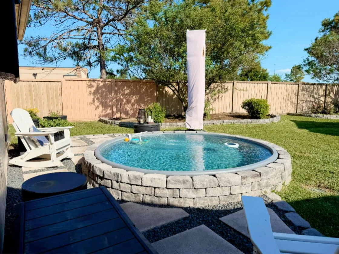 Custom Pools & Water Features